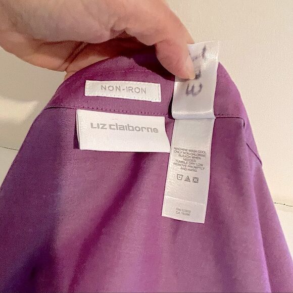 Liz Claiborne Size 8 button down shirt. Purple iridescent - Picture 4 of 5